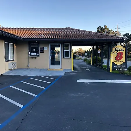 Aura Inn Monterey-3